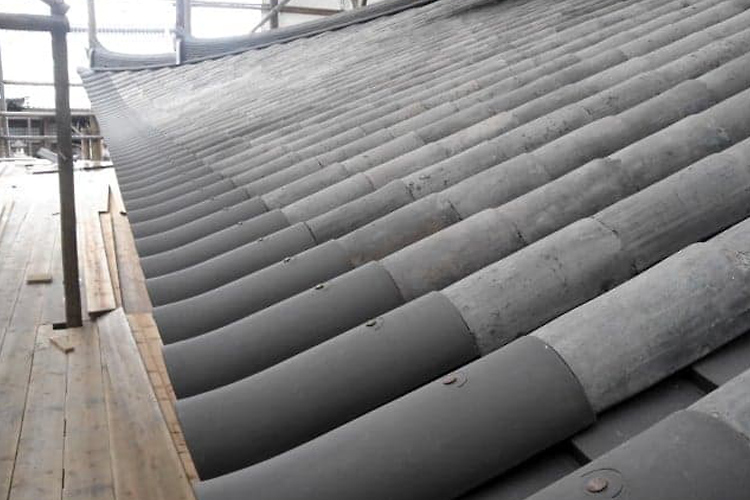 いぶし瓦の屋根